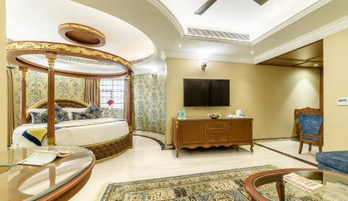 Palace Suit with Round Bed