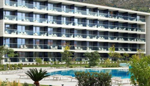 Superior Twin Room with Balcony and Partial Sea View