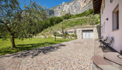 Superior One-Bedroom Apartment