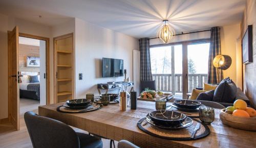 Two-Bedroom Apartment with Mountain View