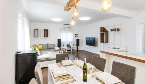 Three-Bedroom Vacation Home 