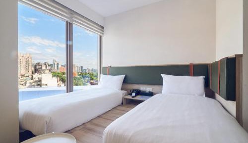 Superior Twin Room with City View