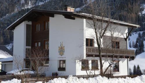 Three-Bedroom Apartment with Balcony