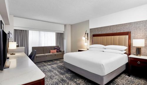 Traditional King Room with Sofa Bed