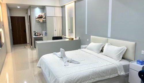 Apartment with Balcony