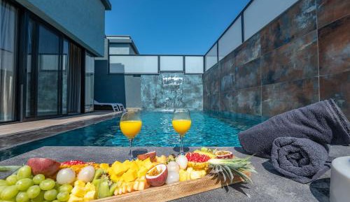 King Suite with Pool View