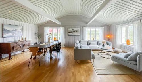 Three-Bedroom Holiday Home 