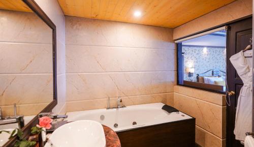 Suite with Mountain View