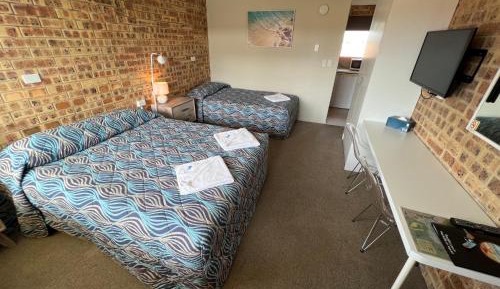 Queen and single room 1st floor