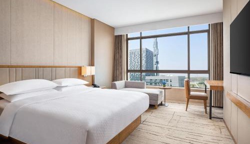 Executive Room with Guest Room with 1 King, City view