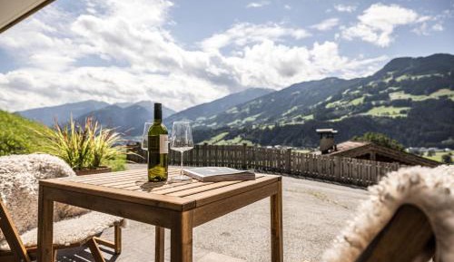 Apartment with Mountain View