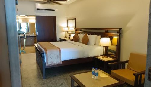 Deluxe Double Room with Side Sea View