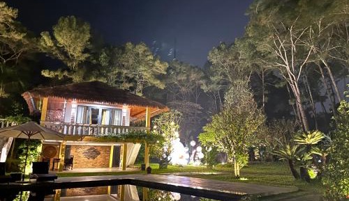 Villa with Garden View