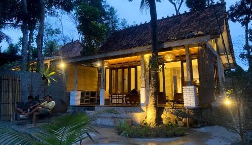 Villa with Garden View