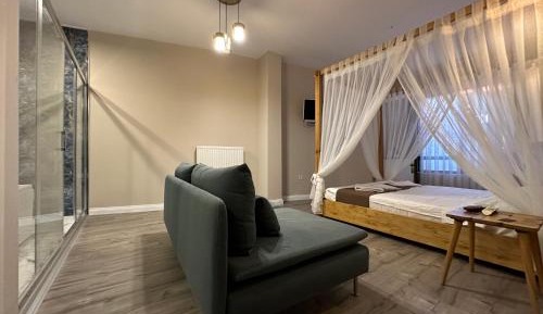 Queen Suite with Spa Bath