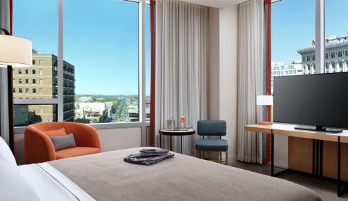 Premium Corner King Room