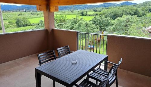 One-Bedroom Apartment with Balcony