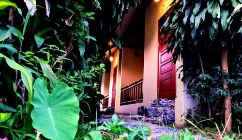 Deluxe Bungalow with Garden View