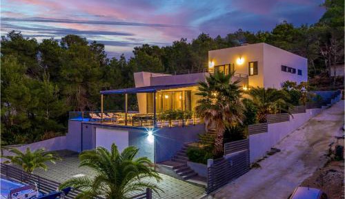 Six-Bedroom Holiday Home