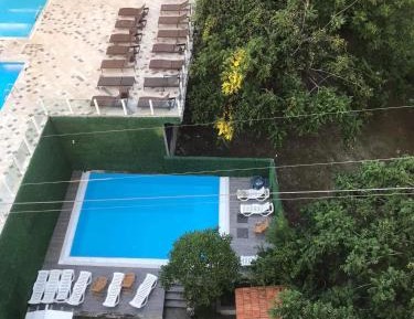 Apartment with Mountain View