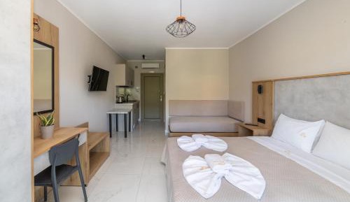 Deluxe Double Room (2 Adults + 1 Child)