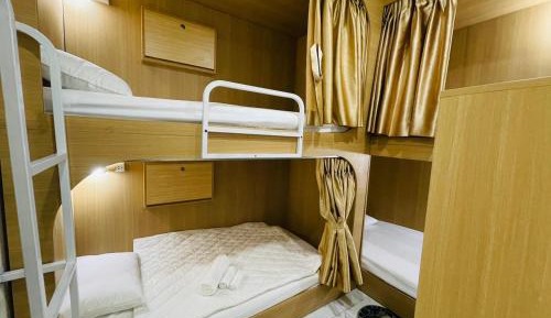 Bunk Bed in Mixed Dormitory Room