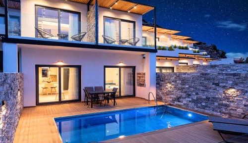 Junior Suite with Pool View