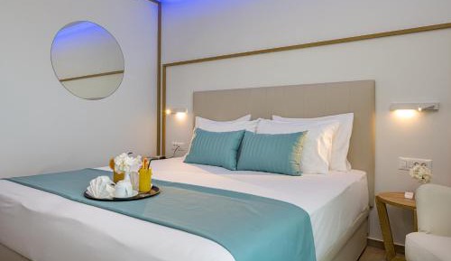 Deluxe Double or Twin Room with Sharing Pool