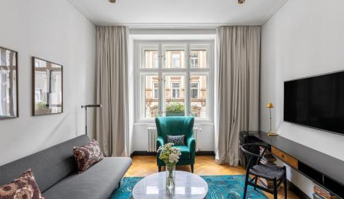 Extra Large Room with Sofa Bed