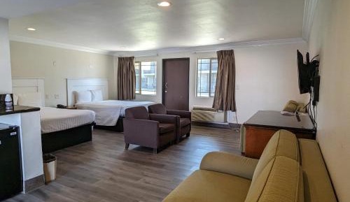 Deluxe Family Room