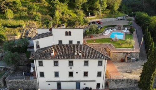 Deluxe One-Bedroom Apartment