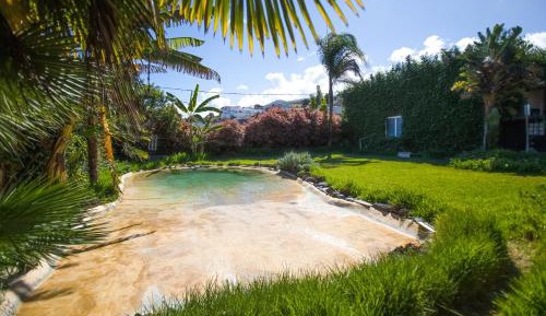 Bungalow with Garden View