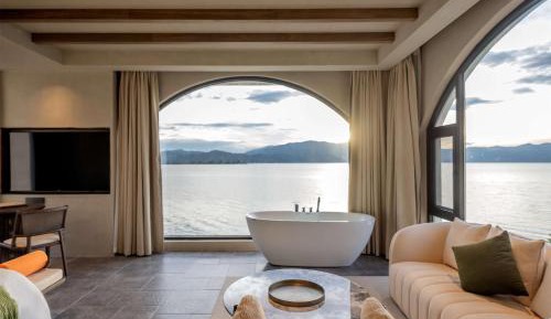 Deluxe King Room with Sea View