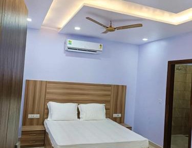 Deluxe Double Room (2 Adults + 1 Child)