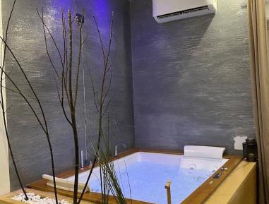 Queen Suite with Spa Bath