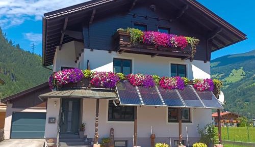 Apartment with Mountain View