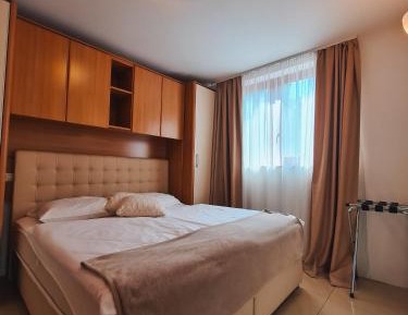 Superior One-Bedroom Apartment with Balcony and Lake View