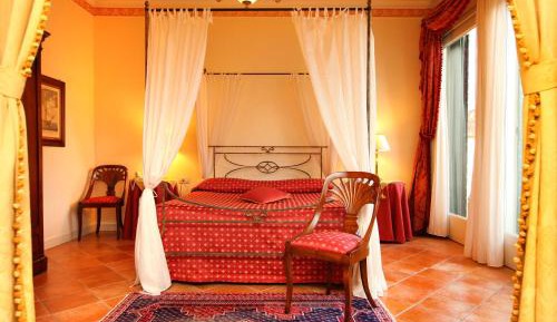 Deluxe Suite with Spa Bath