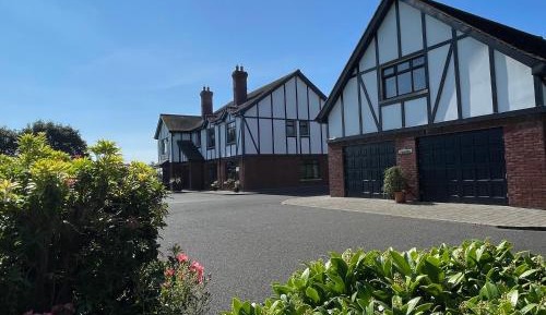 Twin Room with Private Bathroom