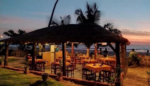 Deluxe Double Room with Side Sea View