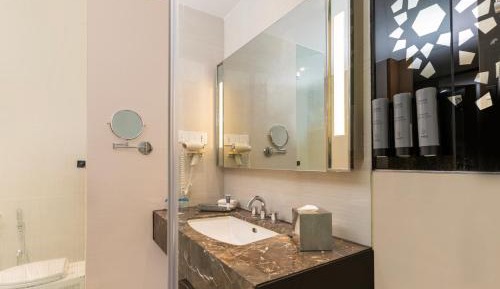 Deluxe Twin Room with INR 500 F&B credit, 1+1 Happy Hours (selected brands) and 15% discount on Spa