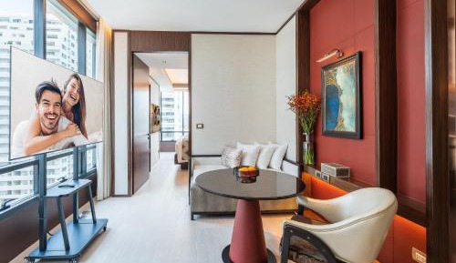 Satin Corner Suite (One-Bedroom)