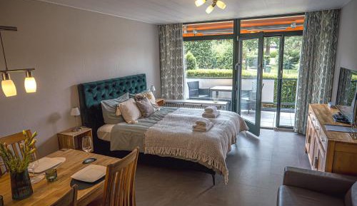 Apartment with Garden View