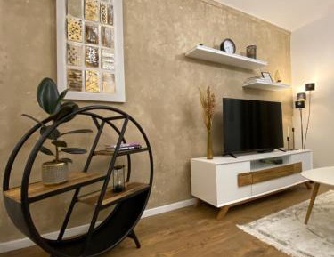 Apartment with Mountain View