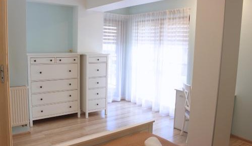 Apartment with Mountain View