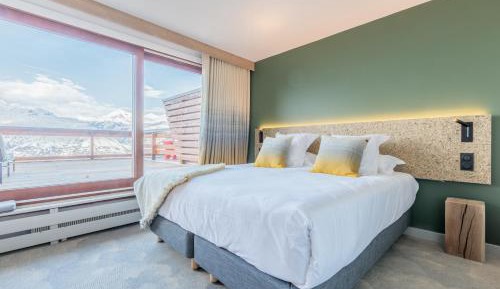 Suite with Mountain View