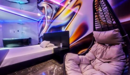 Queen Suite with Spa Bath