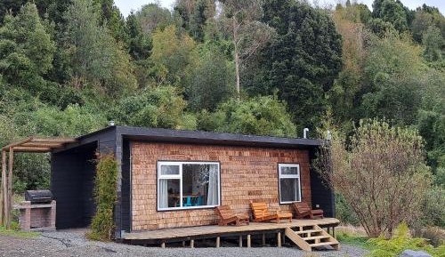 Tiny Cottage with Garden View