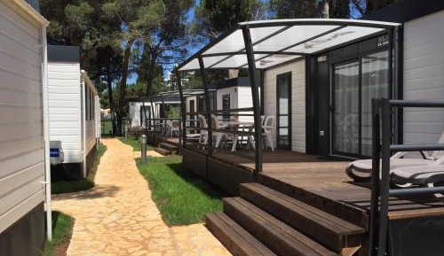 Two-Bedroom Mobile Home with Sea Side