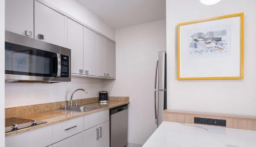 One-Bedroom Queen Suite with Two Queen Beds - Non-Smoking